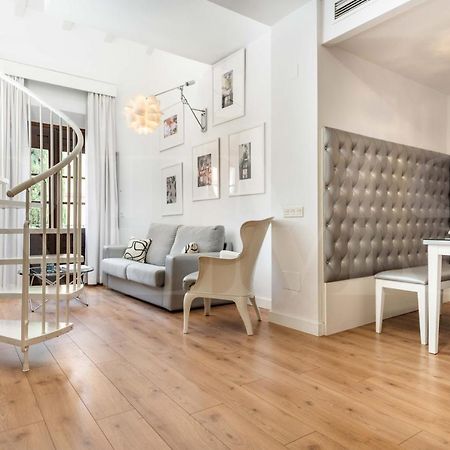 マラガLoft Duplex With Private Terrace - Historic Center By Remsアパートメント エクステリア 写真