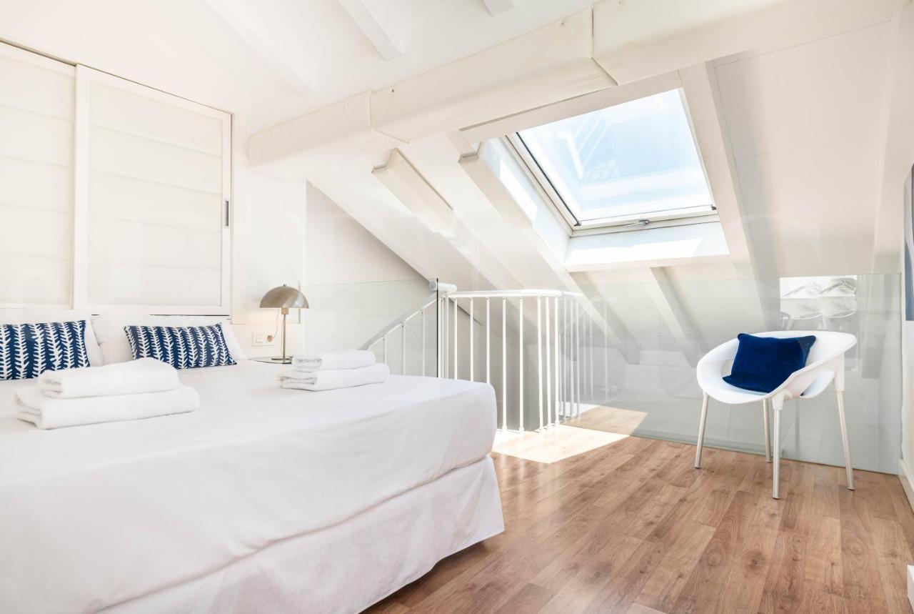 マラガLoft Duplex With Private Terrace - Historic Center By Remsアパートメント エクステリア 写真