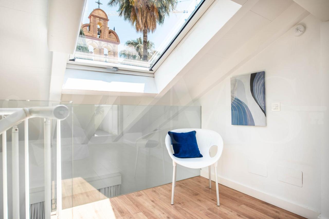マラガLoft Duplex With Private Terrace - Historic Center By Remsアパートメント エクステリア 写真