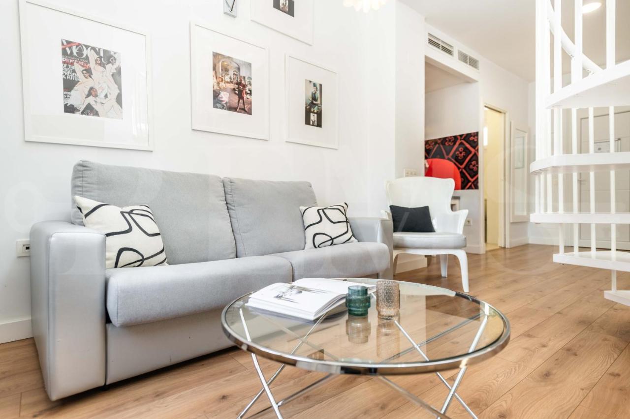 マラガLoft Duplex With Private Terrace - Historic Center By Remsアパートメント エクステリア 写真